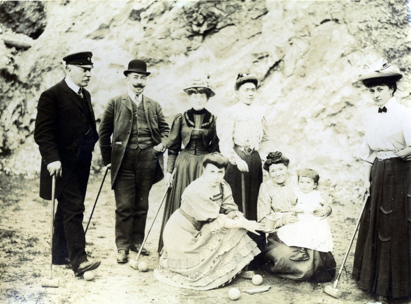 Viviers, 1907: Jacques, Genevive et autres (partie de croquet)