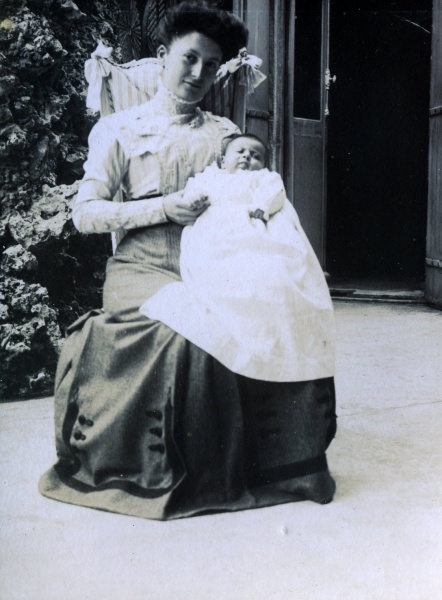 Viviers, 1909: Genevive, Yvonne