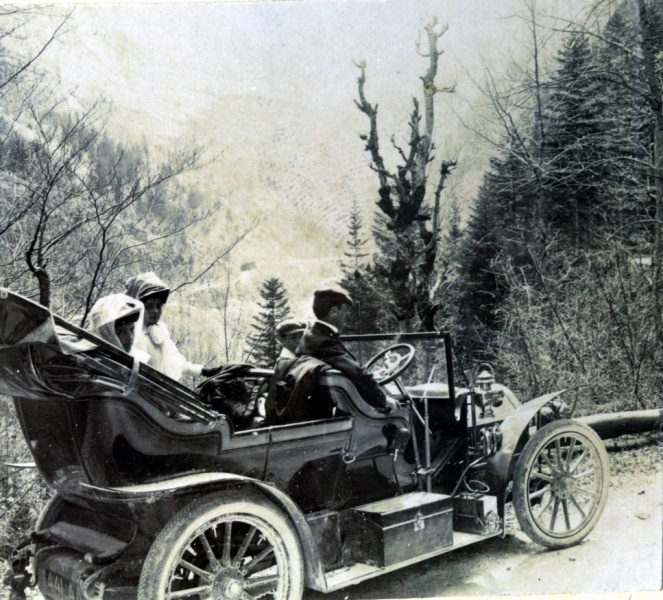 Gorges de la Bourne (?), 1908: Genevive et Maginot