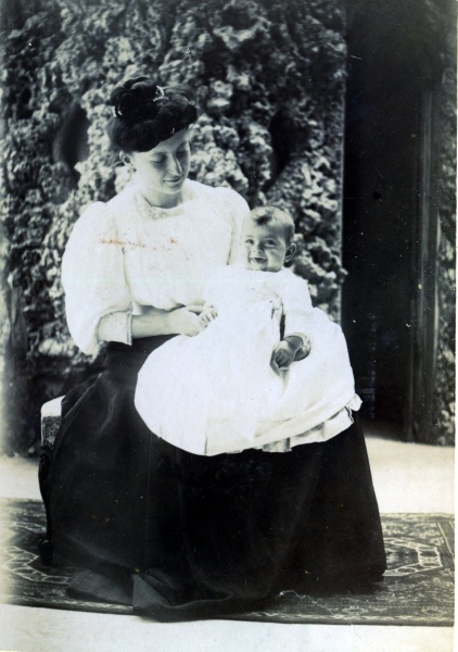 Viviers, 1909: Genevive, Yvonne
