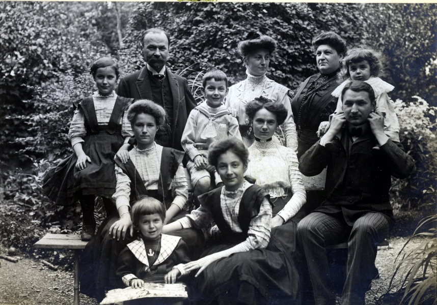 Digne, 1909: Jacques, Jeanne; Toinon, Franois, Marie-Louise, Andr; Paule, Joseph, Genevive, lisabeth, Henri
