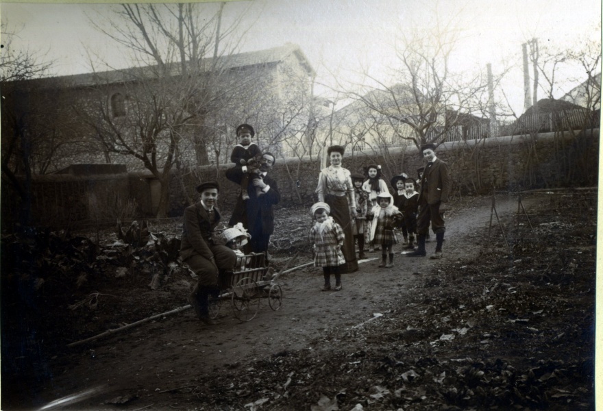 ?, 1910: X, Y, Jacques, Louis, Genevive et autres