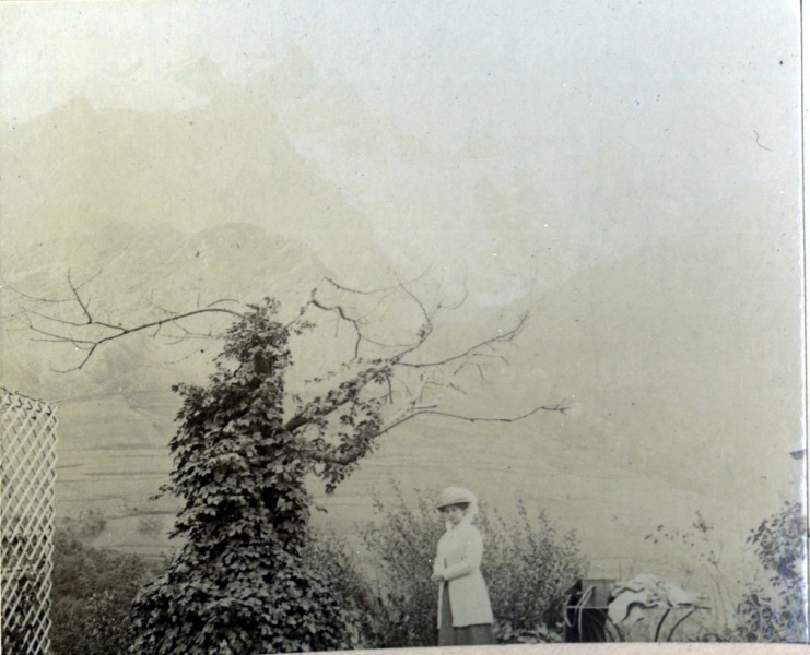 ?, 1910: Genevive