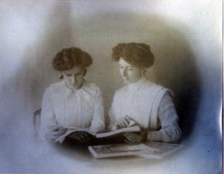 ?, 1910: Toinon, Genevive