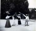 Viviers, 1909: tennis avec les Maginot