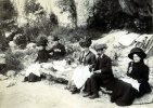 Gorges de l'Ardche (?), 1910: Mme et M. Bchevet, Genevive, Louis, Melle Bchevet