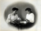 ?, 1910: Genevive, Toinon