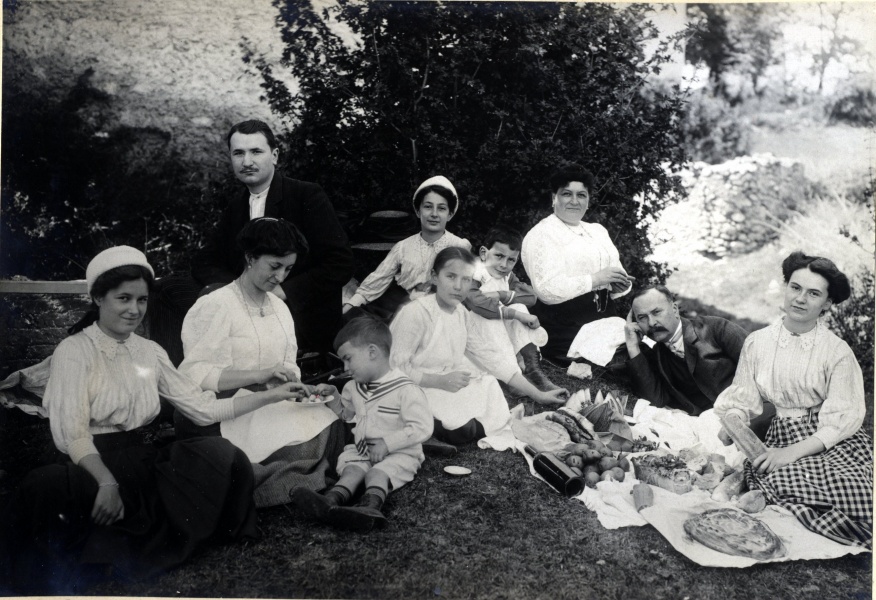Toinon, Genevive, Jacques, Paule, Franois, Joseph, Marie-Louise; Andr, Jeanne, lisabeth