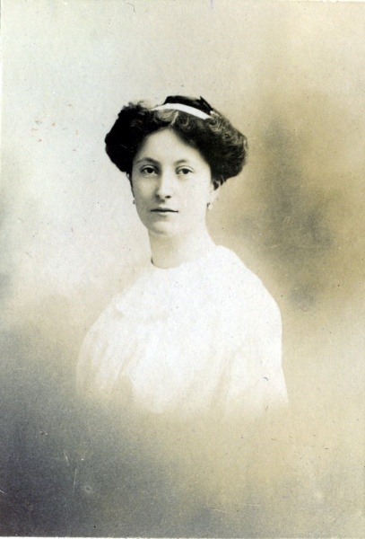 1911: Genevive