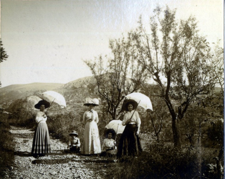 Vers Digne, 1911: Marie-Louise, Franois, Genevive, Jeanne, Toinon