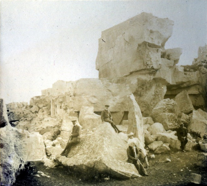 Les Baux, 1912: M. et Mme Maginot, Genevive