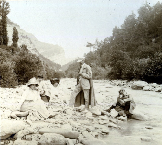 ?, 1912: Genevive, Andr, Mme, M. et fils Maginot