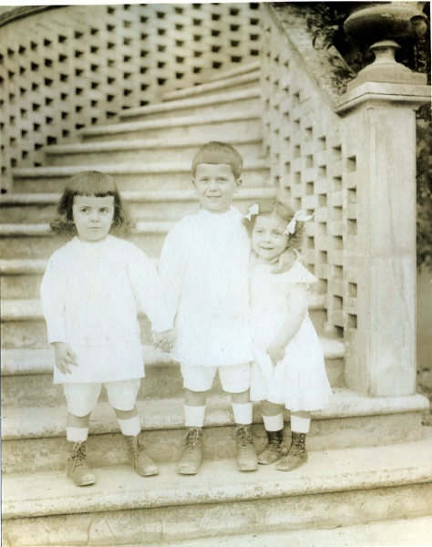 ?, 1912: Henri, Jacques, Yvonne