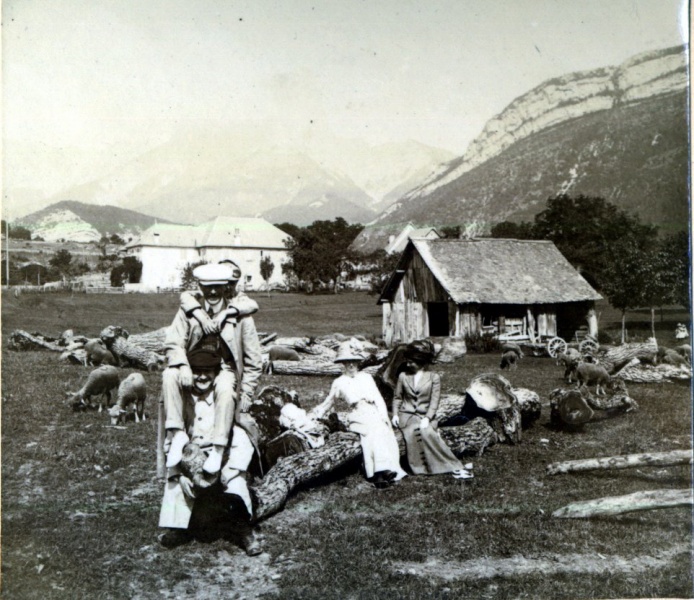 ?, 1912: Andr, M. et fils Maginot, Genevive, Mme Maginot