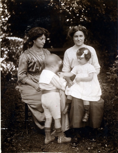 Digne, 1912: Genevive, Henri, Toinon, Yvonne