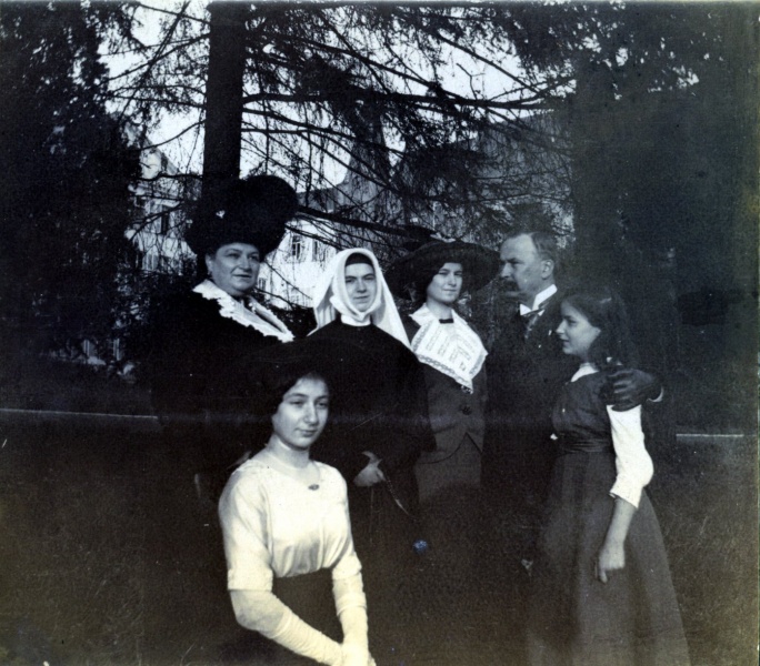 ?, 1912: Jeanne; lisabeth, Marie-Louise, Toinon, Joseph, Paule