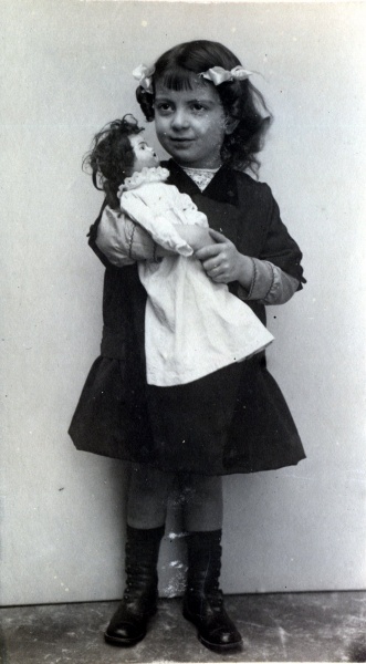 ?, 1913: Yvonne