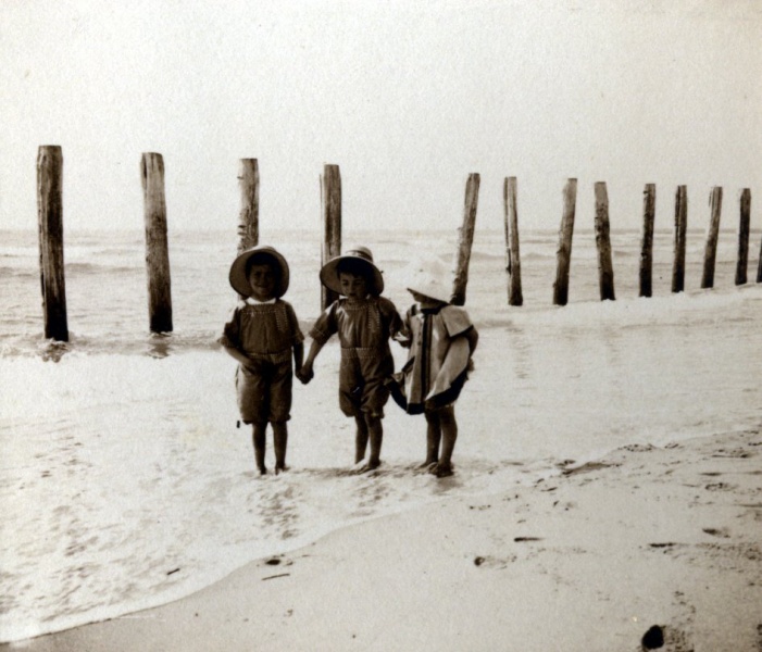 Mimizan, 1913: Jacques, Henri, Yvonne