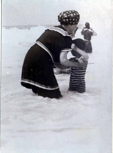 Mimizan, 1913: Genevive, Henri