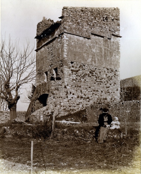 Prs de Viviers, 1914: Genevive, Pierre; Henri, Jacques; Yvonne, X