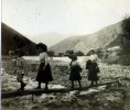 Vers Digne, 1911: Jacques (?), Jeanne, Paule, Toinon