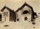 Mimizan, 1913: X, Pierre, Henri, Yvonne, Jacques, Y;  la fentre, Genevive