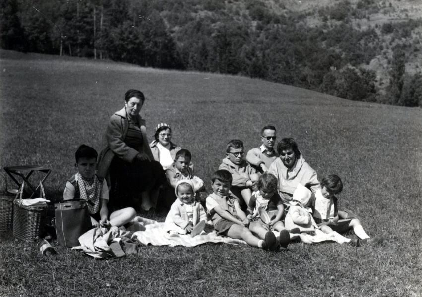 ?, 21 septembre 1952 : Olivier, Pierre Jr, Nicolas, Agns, Vincent Jr, Isabelle ; Genevive, Dominique, Philippe, Irne ; X, Pierre