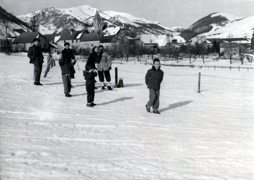 Lus la Croix-Haute, dcembre 1952 : tienne, Florence, Rmi ; Jacqueline, Genevive, Franoise, Michel