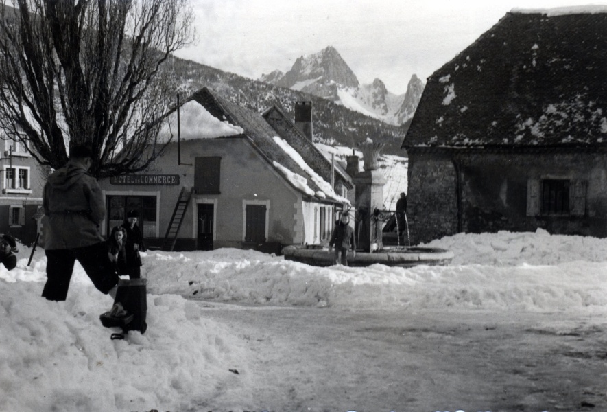 Lus la Croix-Haute, dcembre 1952 : Michel, Franoise, Genevive, Rmi