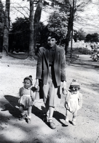 Grenoble, jardin de ville : Pierre Jr, Jacqueline, Vincent Jr