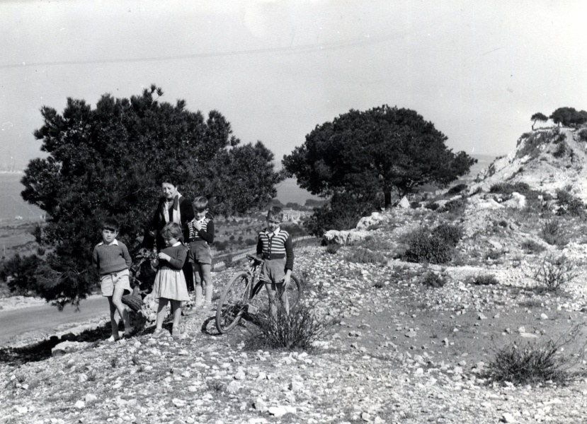 Vitrolles, Pques 1953 : Nicolas, Florence ; Genevive, tienne, Rmi