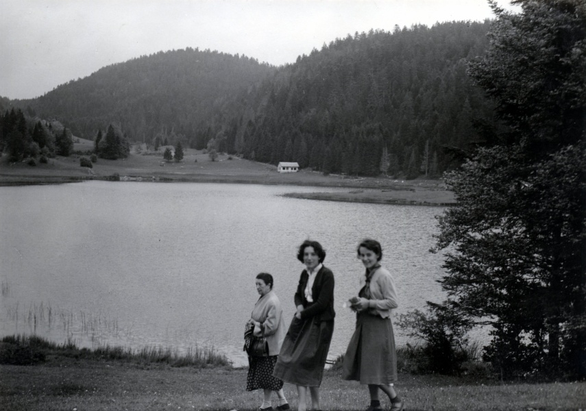Lac Gnin, 10 juillet 1953 : Genevive, Jacqueline, X