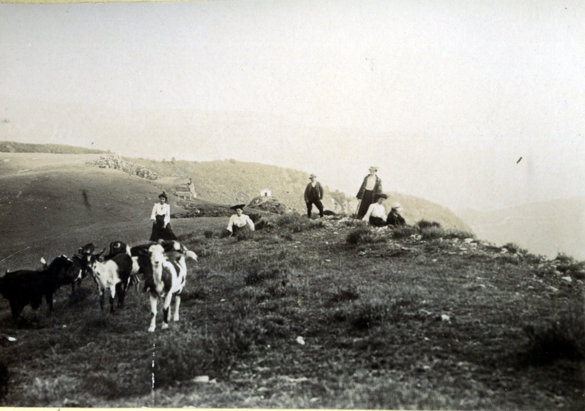 Au sommet de Cousson, 1904