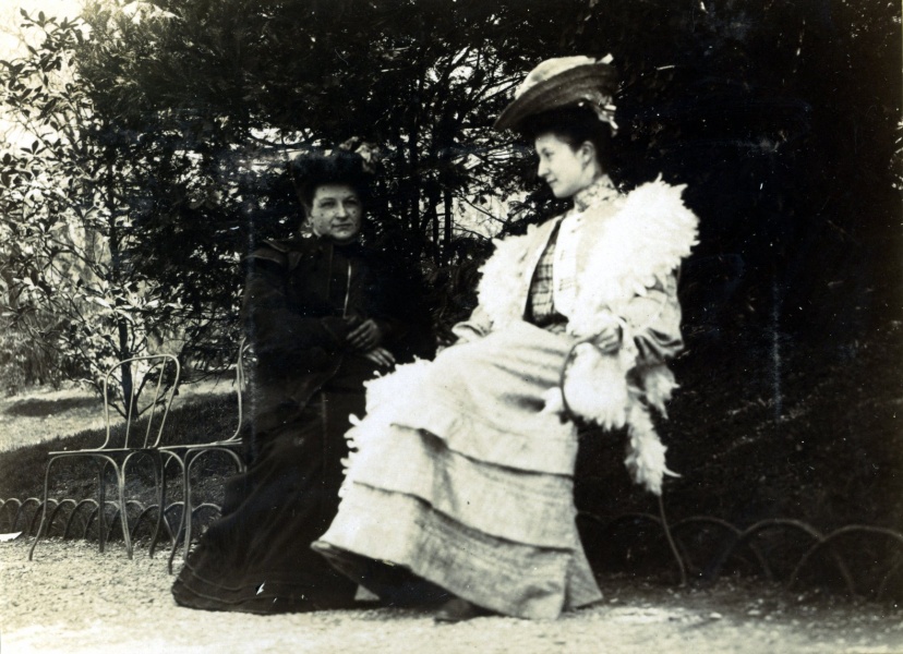 Paris, parc Monceau, 1905: lisabeth, Genevive
