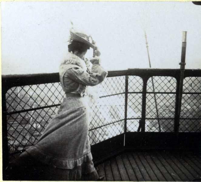 Tour Eiffel, 1905: Genevive