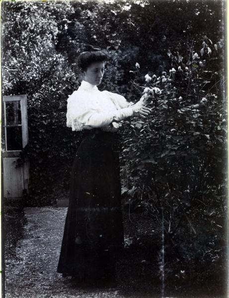 Digne, 1905: Genevive
