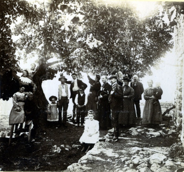 Les Dourbes, 1905: famille Colomb et famille de Zo Arnaud