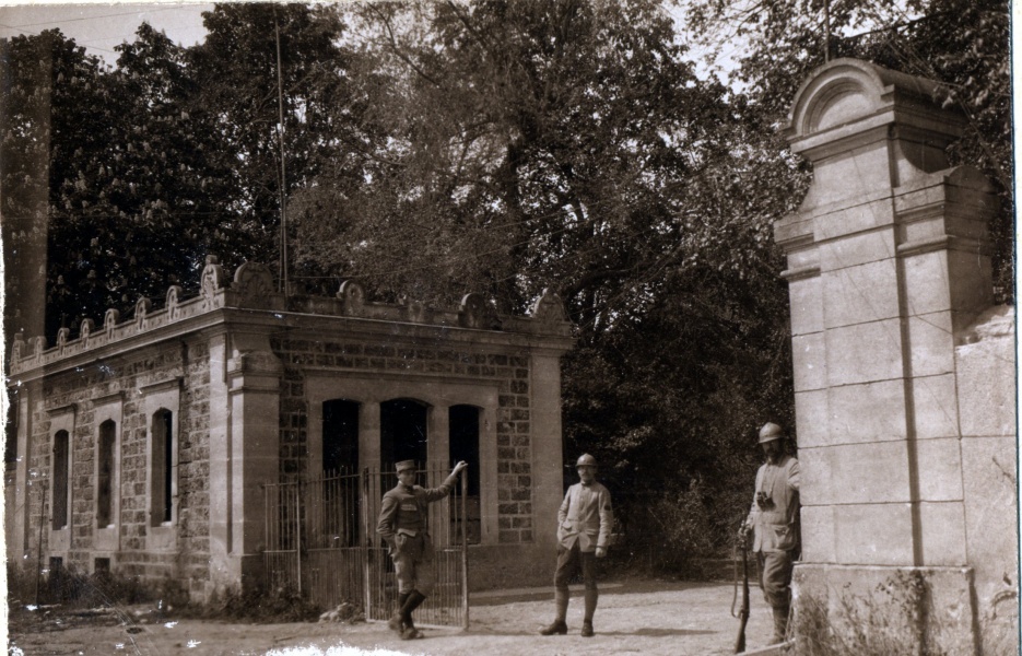 Sillery, mai 1916: entre du parc