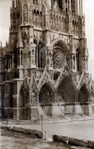 Reims, mai 1916: faade de la cathdrale