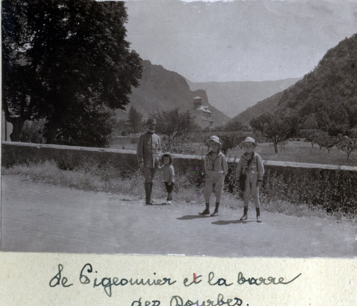 Digne, le Pigeonnier et la barre des Dourbes, juillet 1916: Louis, Pierre, Jacques, Henri