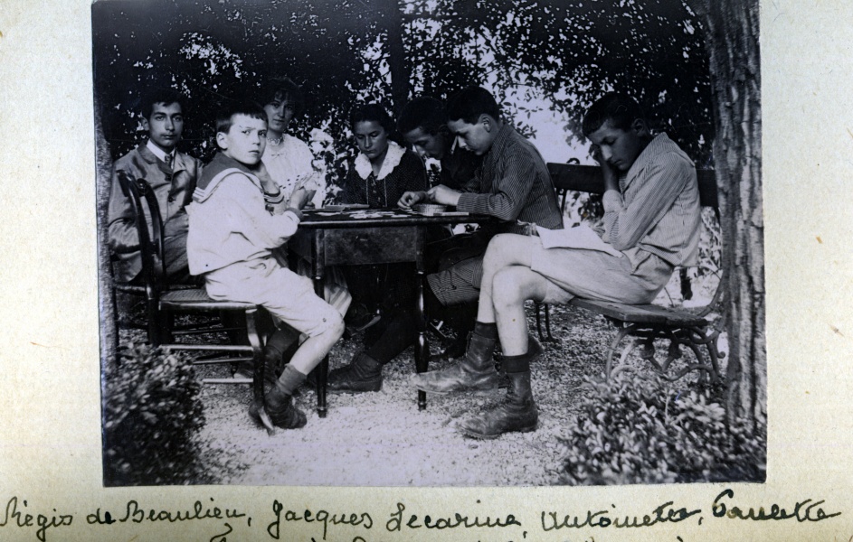 Digne, juillet 1916: Rgis de Beaulieu, Jacques, Toinon, Paule, Pierre de Beaulieu, Franois, J. de Beaulieu