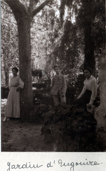 Jardin d'Engouire, septembre 1917: Genevive, Franois, Paule