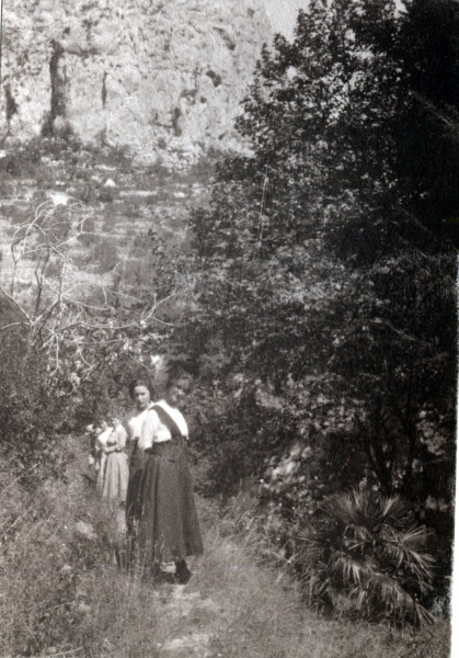 Engouire, septembre 1917: Paule, Toinon et autres