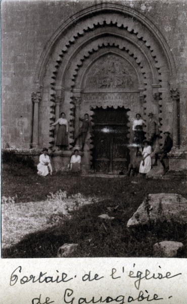 Ganagobie, portail de l'glise, septembre 1917