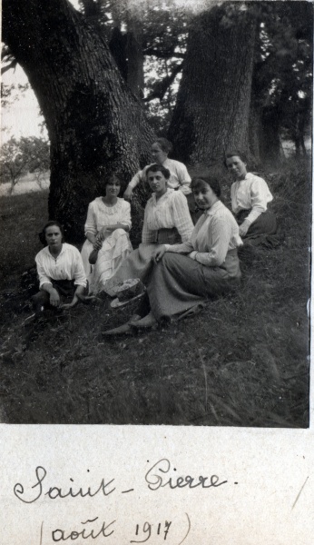 St Pierre, aot 1917: Paule, Toinon, Jeanne et autres