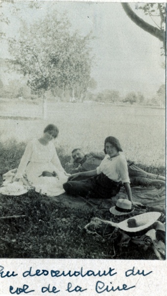 En descendant du col de la Cine, septembre 1917: Toinon, Paule, M. du Chaffaut