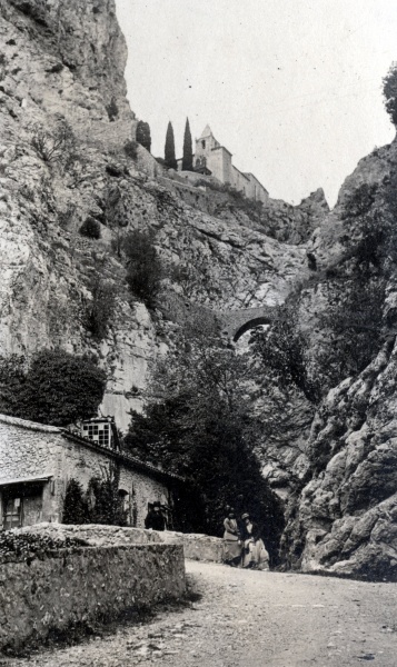 Moustiers, Notre Dame de Beauvoir, 1918: lisabeth, Genevive, Toinon