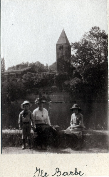 le Barbe, 1918: Pierre, Genevive, Yvonne