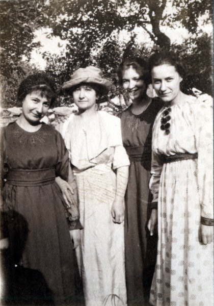 ?, Juillet 1918: Jeanne, X, Toinon, Paule