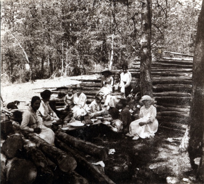?, aot 1918: Paule, X, Pierre, Genevive, Y, Sybille du Chaffaut, Jeanne et autres